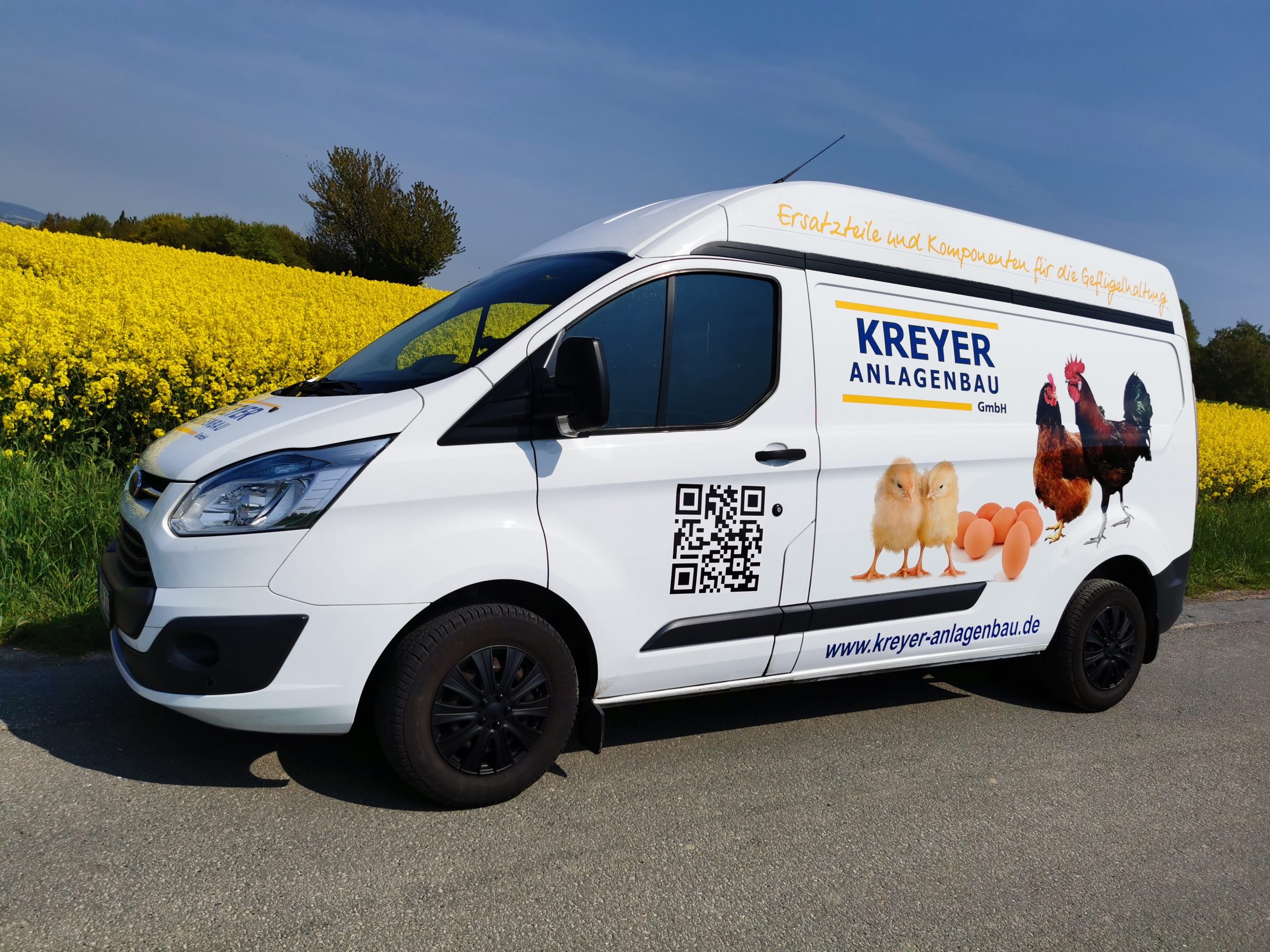 Pojazd firmowy KREYER Anlagenbau do serwisu części zamiennych na miejscu